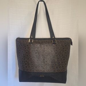 Large Zip-Top Calvin Klein Vegan Leather Signature Print Tote